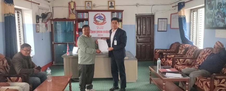 यातायात भाडादर पुनरावलोकन गर्न माग गर्दै खोटाङका यातायात व्यवसायीहरूले बुझाए ज्ञापनपत्र यातायात भाडादर पुनरावलोकन गर्न माग गर्दै खोटाङका यातायात व्यवसायीहरूले बुझाए ज्ञापनपत्र